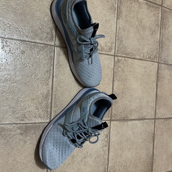 Lightly used puma athletic shoes! Worn literally 3 times. No spots, holes, etc - Picture 4 of 5